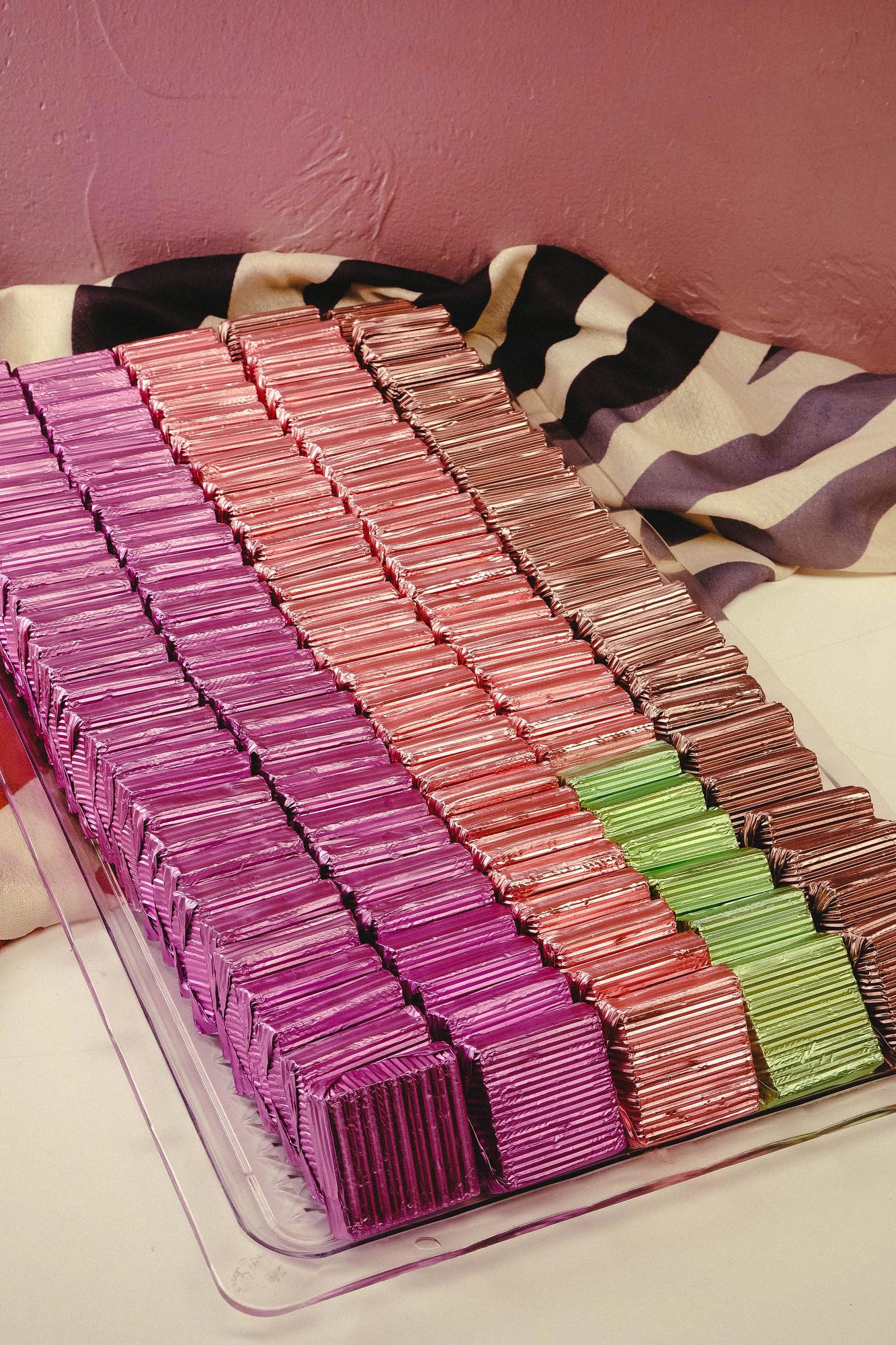 table showing sample swatches and thread cards